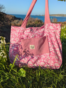 sac cabas réversible, grand format, rose et fleurs type haïtiennes