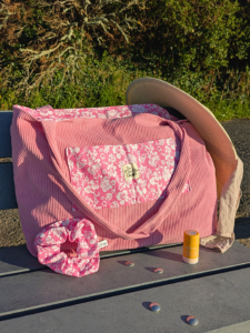 Sac Cabas, grand format, rose et fleurs type haïtiennes