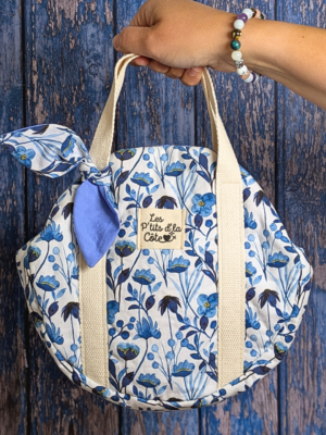 sac-rond-artisanal-fleurs-bleues
