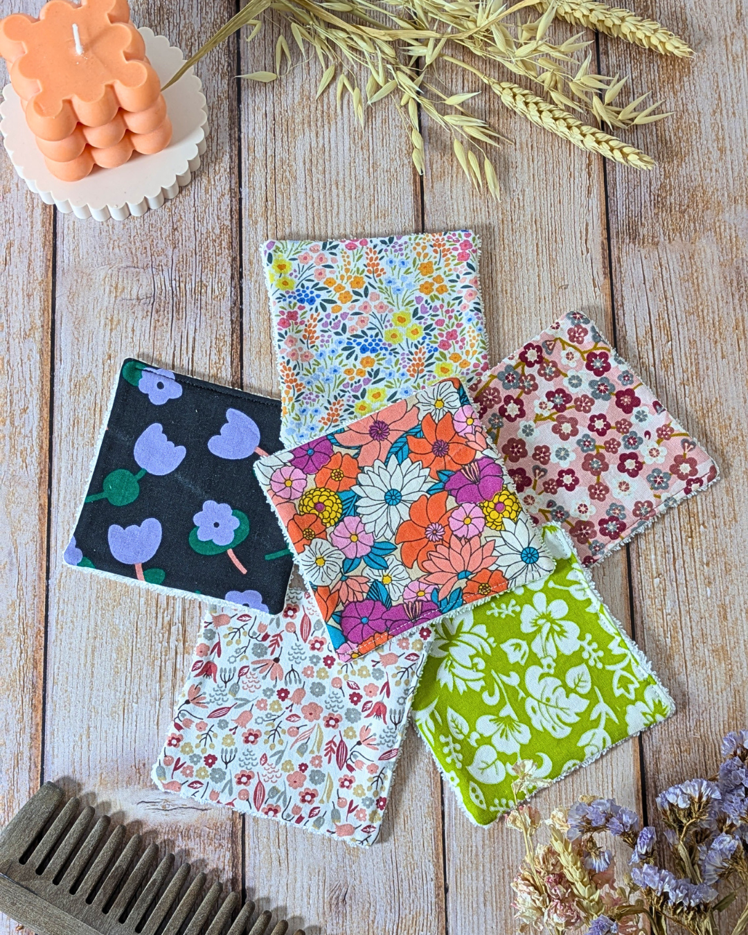 Lot de 6 lingettes lavables artisanales aux imprimés fleuris et liberty Lot de 6 lingettes lavables artisanales aux imprimés fleuris et liberty