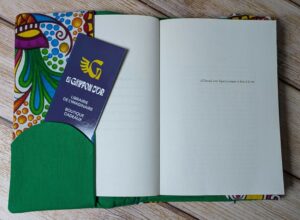 Protège-livre artisanal pour roman de poche avec compartiment marque-page