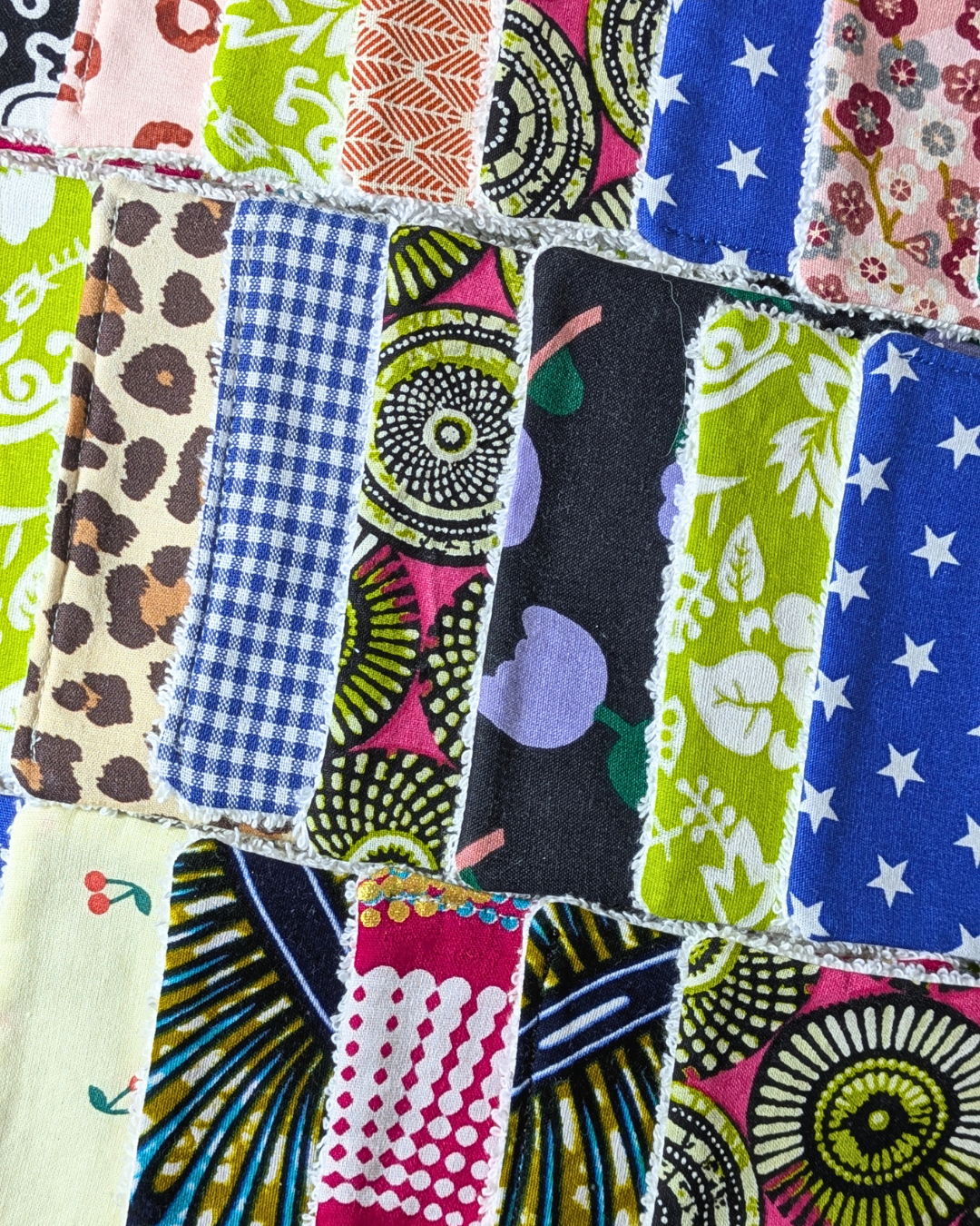 Lot de 6 lingettes lavables artisanales – Motifs au hasard Lot de 6 lingettes lavables artisanales – Motifs au hasard