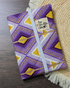 Protège-livre en coton violet jaune et blanc