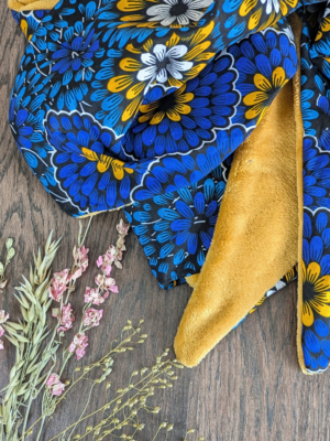 Chèche chaud femme fleuri bleu avec polaire moutarde