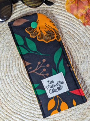 1. Pochette à lunettes en coton fleuri noir et orange – Les P’tits d’la Côte
