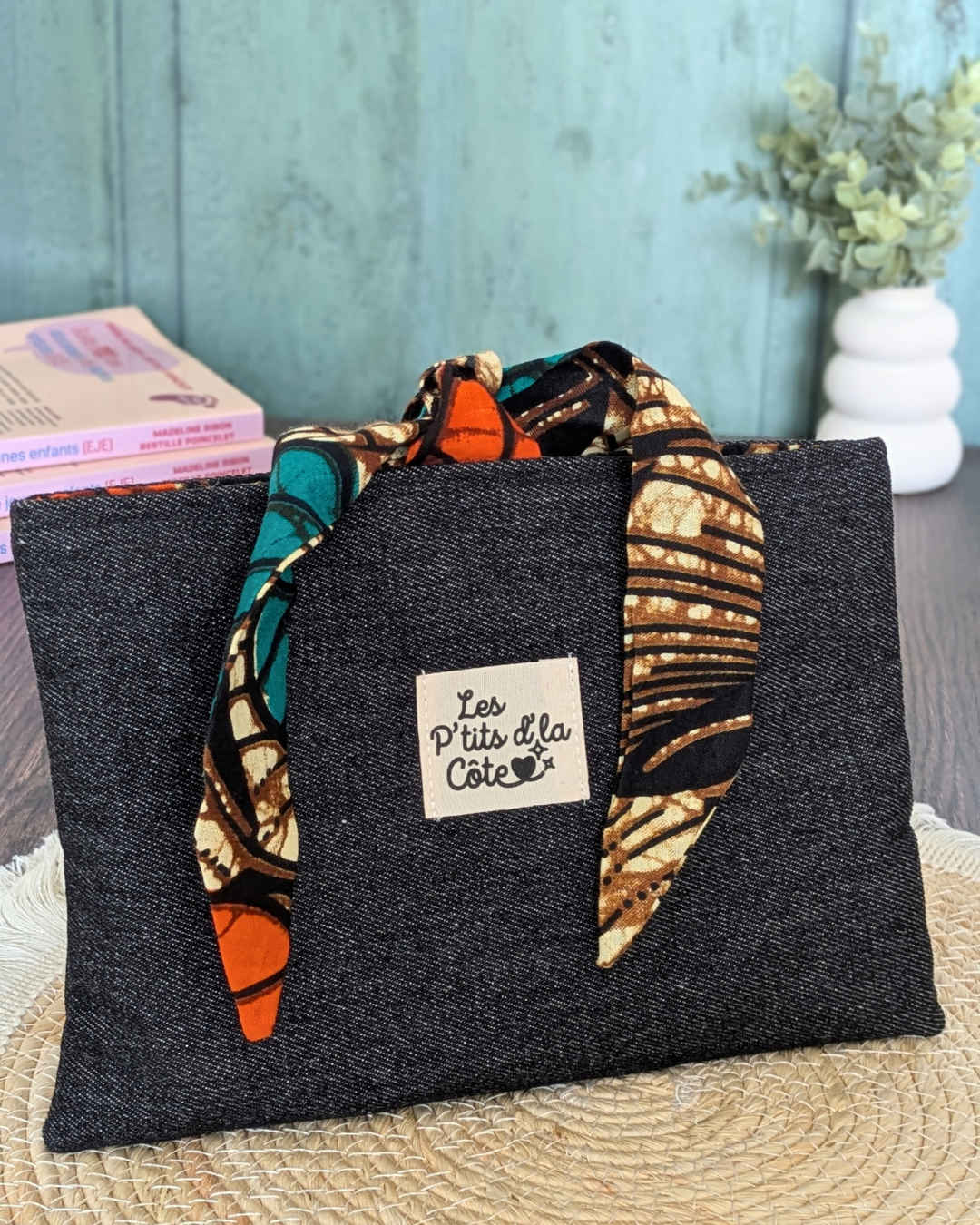Pochette protège livre en coton style denim et wax Pochette protège livre en coton style denim et wax