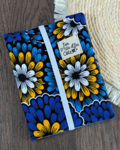 1. Protège-livre artisanal modèle unique – Les P’tits d’la Côte