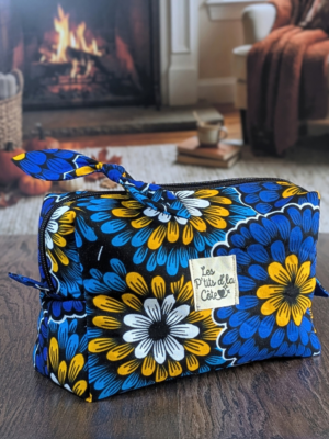 Vanity floral bleu et jaune cousu main en Bretagne